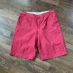 Columbia Shorts Red Seam Detailing
